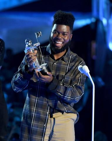 khalid-accepts-best-new-artist-award-onstage-during-2017-mtv-video-music-awards